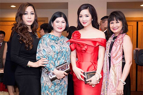 Hoa hậu Giáng My e lệ buông lơi bờ vai trần - 8