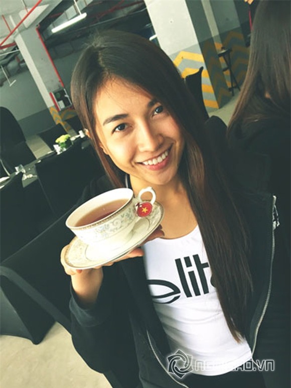 Ngắm loạt ảnh cũ đời thường của 2 Á hậu Hoàn vũ Việt Nam 2015 16