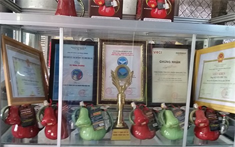 bàn thờ, chân dung, ngoại tình, Cần Thơ