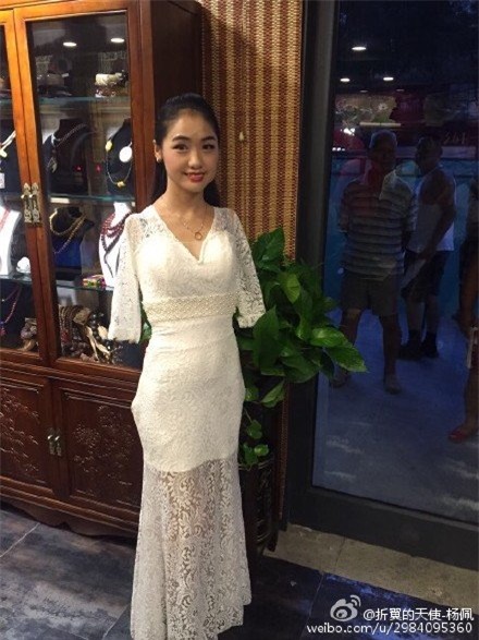 cam phuc su kien cuong cua co gai khong tay xinh dep hinh anh 3