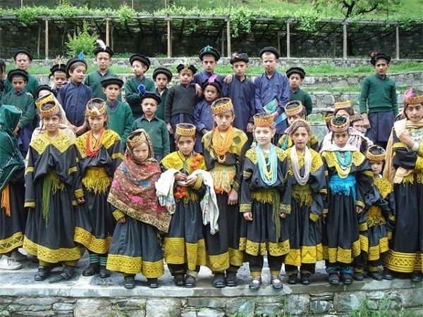 Dù không mang DNA của người châu Âu nhưng rất khó để phân biệt người Kalasha với những người Nga, Pháp, Mỹ…