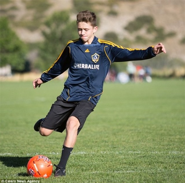 Cậu bé bất ngờ nổi tiếng vì quá giống Brooklyn Beckham - Ảnh 3