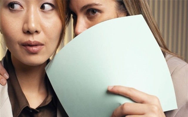 Tính xấu của chị em công sở nói mãi vẫn không sửa được!
