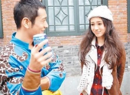 Tháng 2/2010, mặc cho dư luận đồn đoán chuyện tình cảm, Huỳnh Hiểu Minh và Angela Baby xuất hiện chung trong mẫu quảng cáo của một thương hiệu.