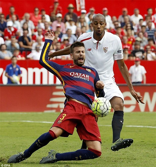 Pique, Barca, Shakira, máy bay, bồ già