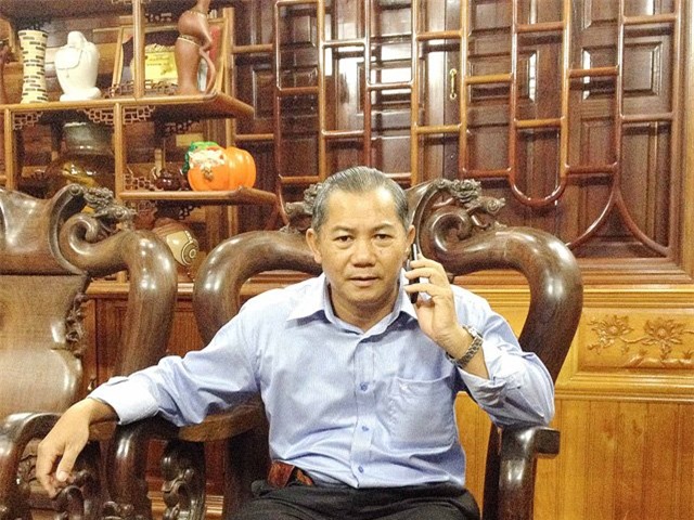 dai gia so huu hon 1.000ha dat nen co nghiep tu... mot con trau hinh anh 1