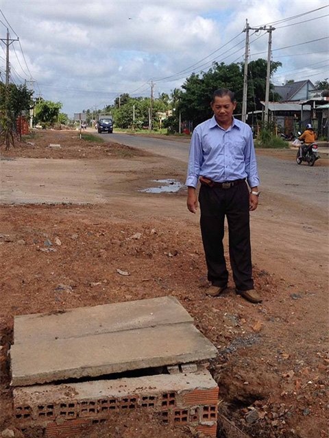 dai gia so huu hon 1.000ha dat nen co nghiep tu... mot con trau hinh anh 2