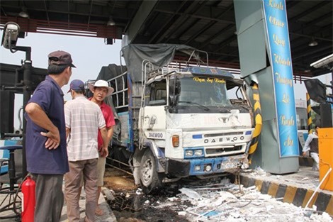 Vụ tai nạn khiến hai người bị thương nặng.