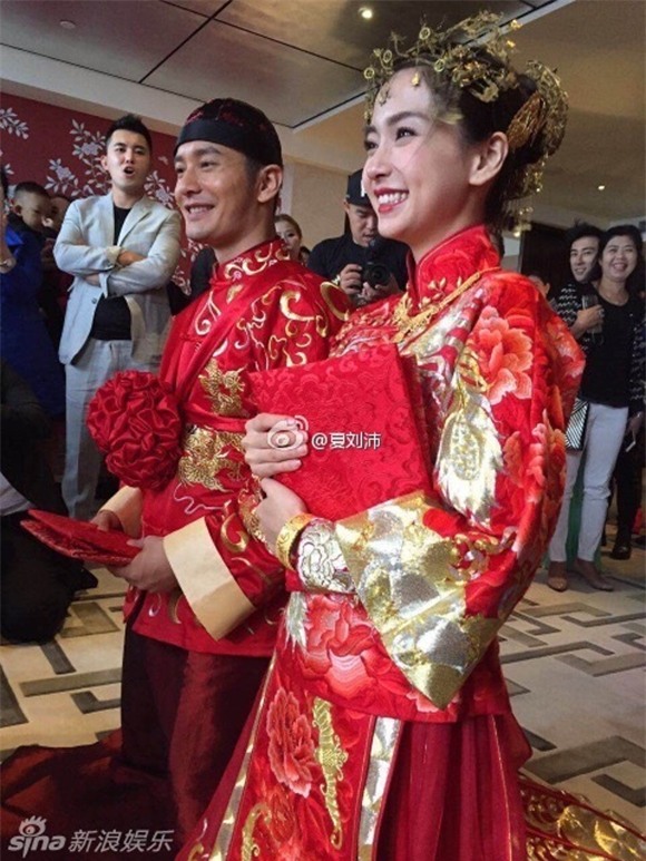 Huỳnh Hiểu Minh - Angela Baby mặc trang phục truyền thống trong lễ cưới 13