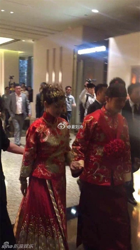 Huỳnh Hiểu Minh - Angela Baby mặc trang phục truyền thống trong lễ cưới 8