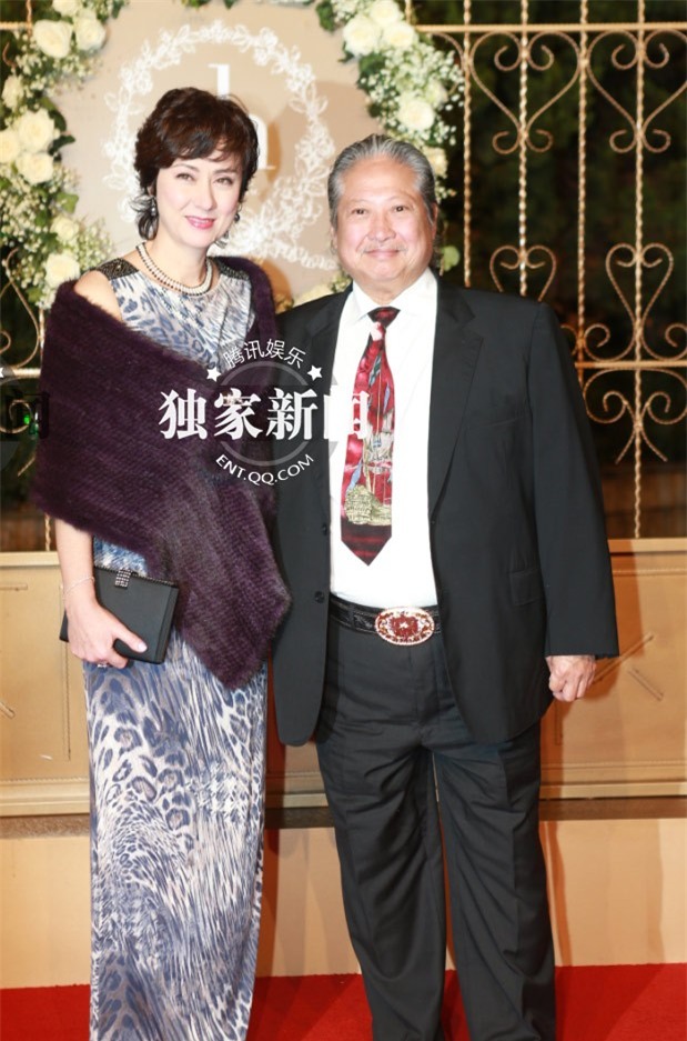 Vợ chồng ngôi sao võ thuật Hồng Kim Bảo.