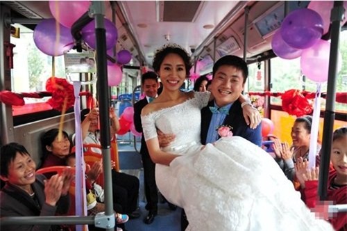so tac duong, chu re di xe bus ruoc dau hinh anh 2