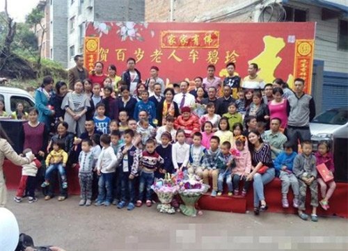 con re dich than lam le mung tho hoanh trang cho me vo hinh anh 2