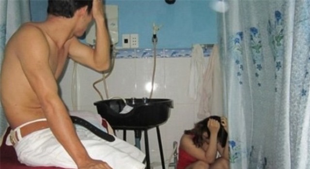 Cơ sở massage có nhân viên kích dục, tắm chung bồn với khách