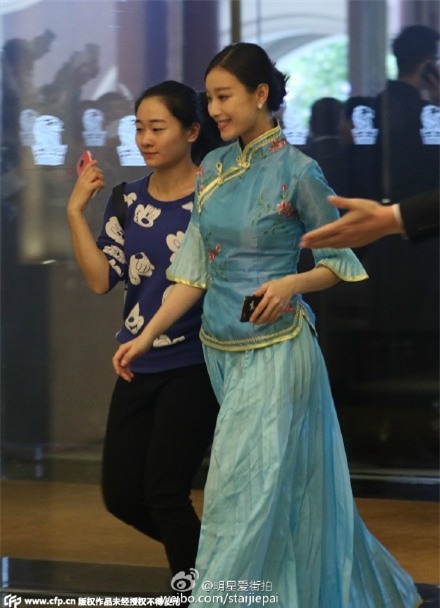 váy phù dâu của Angela Baby