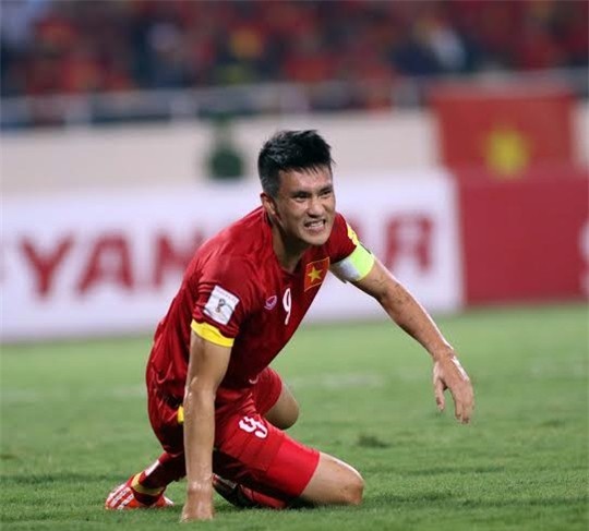 Công Vinh và các đồng đội có trận đấu đầy khó khăn trước Iraq nhưng đạt kết quả đáng tự hào 1-1.