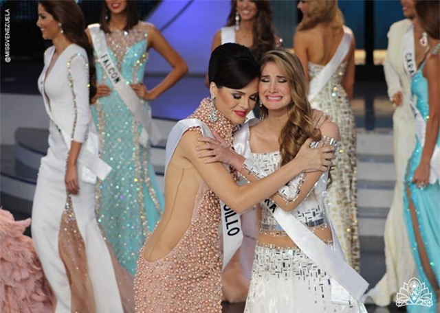 Sinh viên nha khoa vỡ òa khi đăng quang Hoa hậu Venezuela