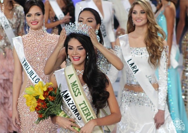 Sinh viên nha khoa vỡ òa khi đăng quang Hoa hậu Venezuela