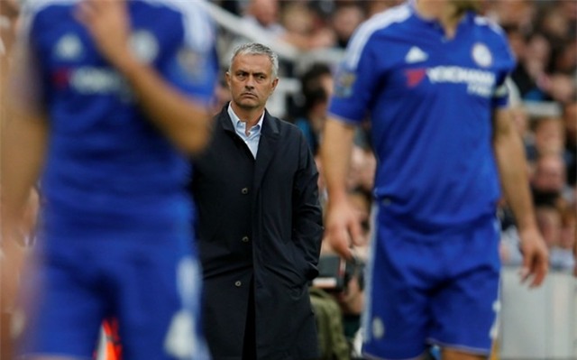 1. Jose Mourinho (Chelsea- 8,5 triệu bảng/ mùa): Sự xuất hiện của “Người đặc biệt” chính là sự đảm bảo cho thành công ở bất kỳ đội bóng nào ông dẫn dắt. Sau thành công tại mùa giải 2014/15, tổng thu nhập của chiến lược gia người Bồ Đào Nha ước tính lên đến 13,5 triệu bảng.