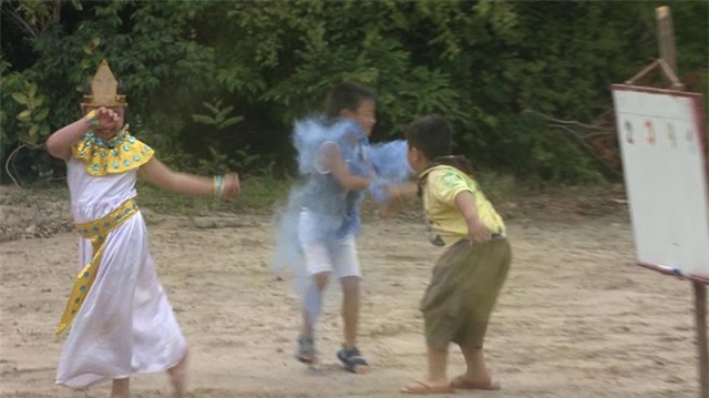 Xuân Bắc tự nguyện nhận phạt để các con có đồ ăn