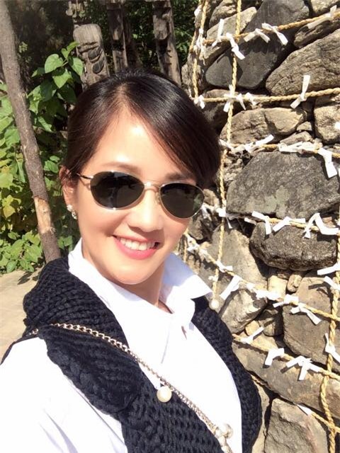 Ca sĩ Hồng Nhung, vẻ ngoài khác lạ