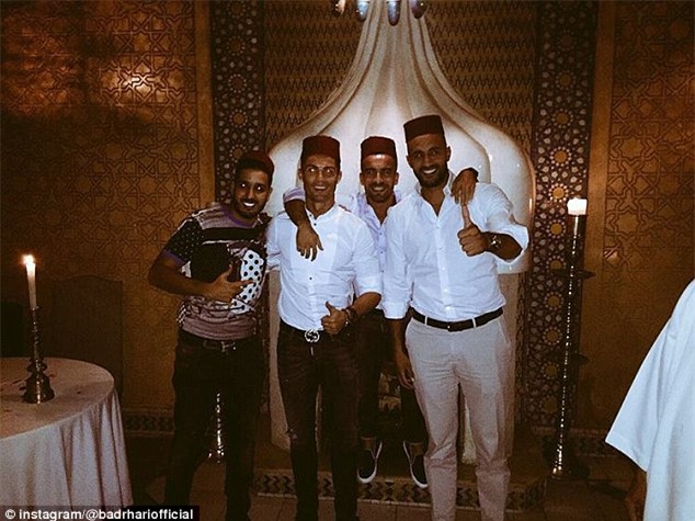 Trong chuyến đi tới Ma-rốc, CR7 dành nhiều thời gian cùng Badr Hari.