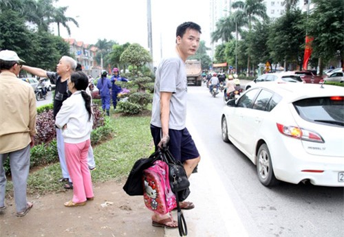 Người dân KĐT Xa La mệt mỏi sau một đêm vạ vật vì cháy - 12