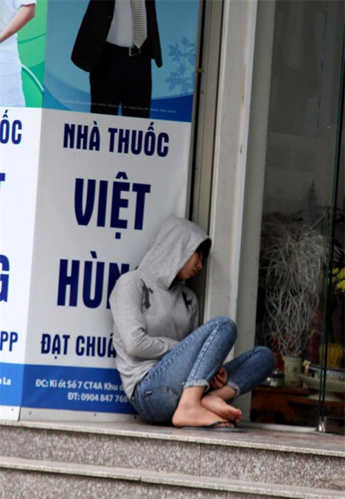 Người dân KĐT Xa La mệt mỏi sau một đêm vạ vật vì cháy - 14