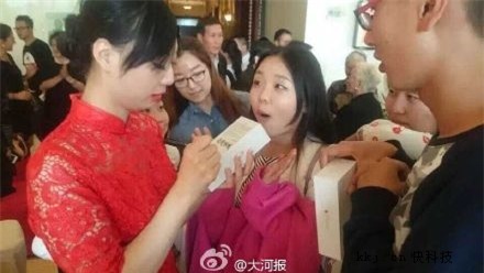 Sự thật đám cưới tặng toàn iPhone 6 plus - 2