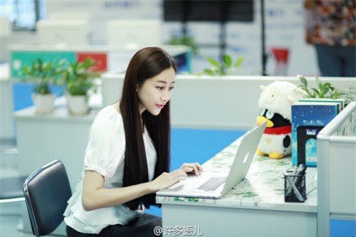 Cô giáo gợi cảm nhất Trung Quốc khoe “hông quả táo” - 10