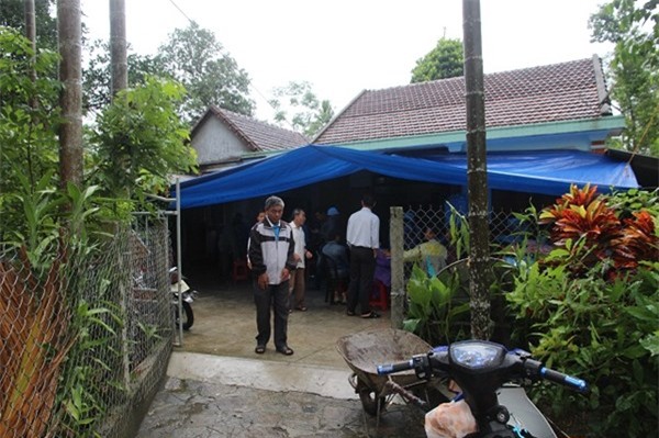 Dau long dam tang 4 hoc sinh chet duoi khi tam song-hinh-anh-1