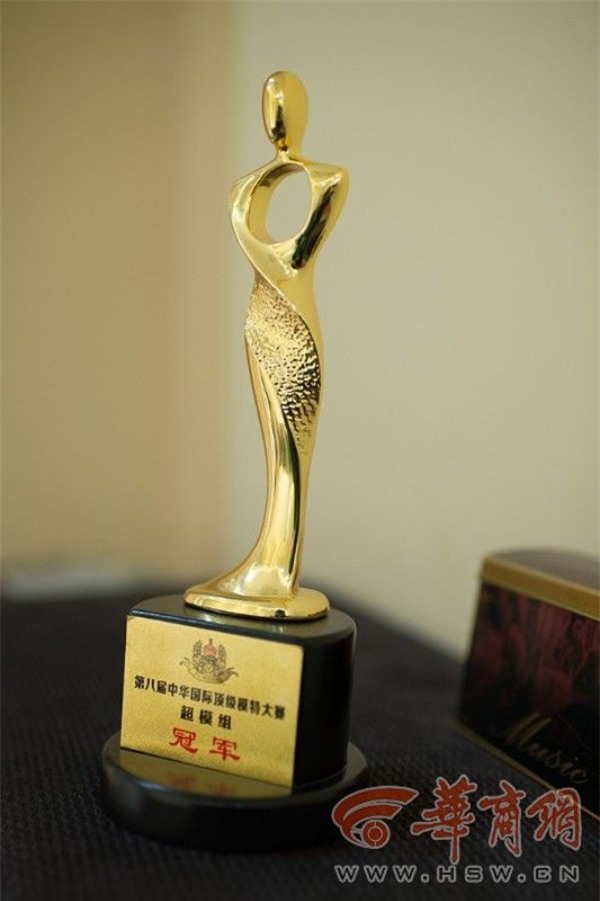 người mẫu ô tô 7