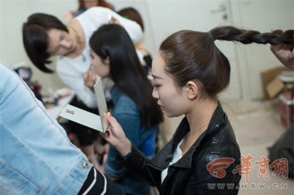 người mẫu ô tô 8