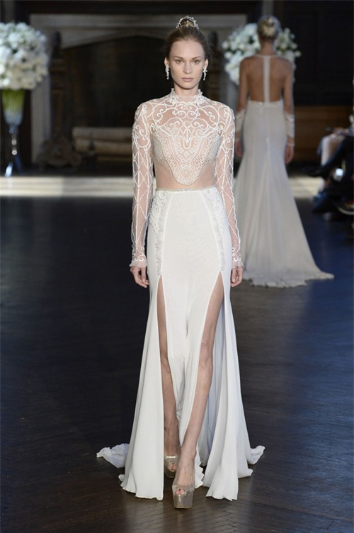 Choáng váng khi cô dâu mặc váy cưới xuyên thấu táo bạo - 9