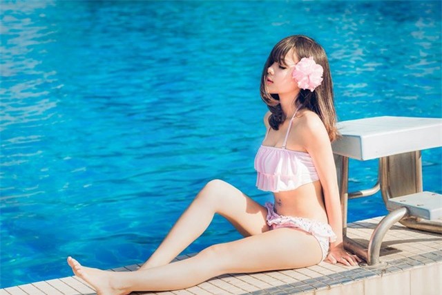 Cô gái tự tin hơn nhiều trong các bộ ảnh bikini.