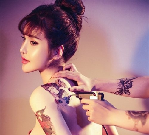 my nu xam minh goi cam co cap chan dai 1m20 hinh anh 1