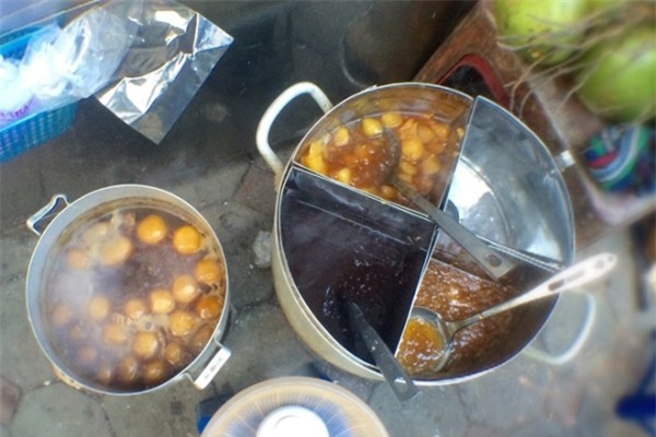 Những món ăn vặt nhìn là thèm ở chợ Hôm