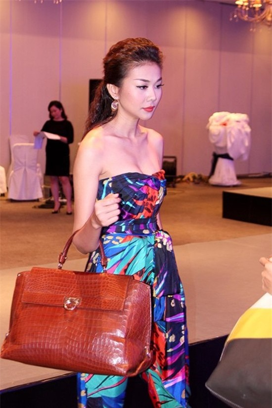 Vietnamnet, túi hiệu, Thanh Hằng, Hồ Ngọc Hà, Angela Phương Trinh