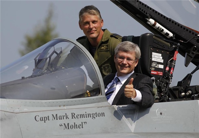 khi cac lanh dao the gioi ngoi ghe lai may bay quan su hinh anh 10