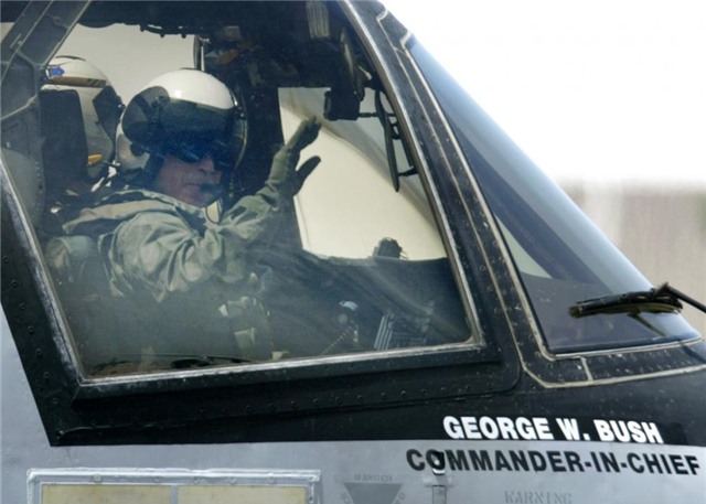 khi cac lanh dao the gioi ngoi ghe lai may bay quan su hinh anh 4