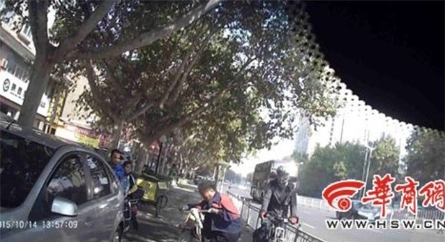 Lại thêm một pha ăn vạ “khó đỡ” khiến dư luận bất bình
