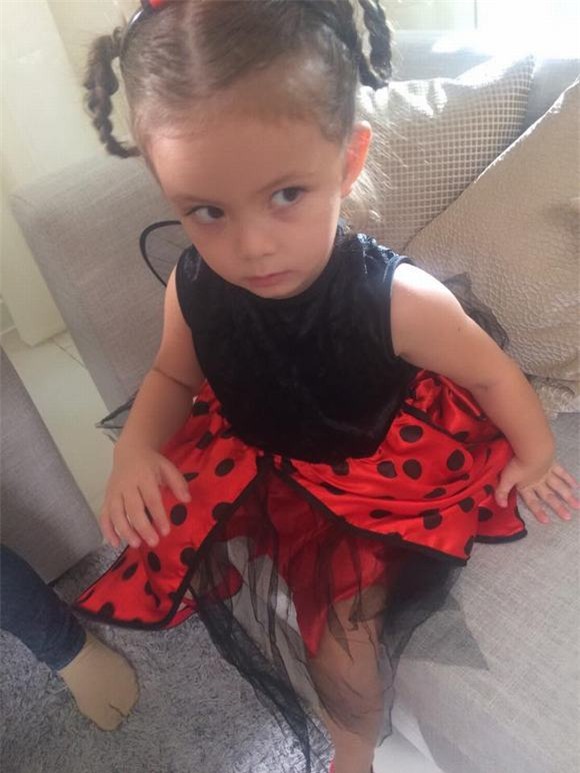 con gái hồng nhung 3