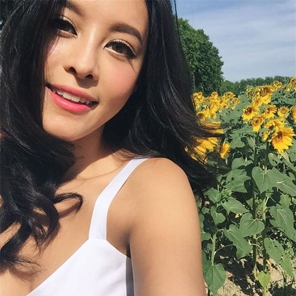 Những "người đẹp phấn son" gốc Á được ái mộ nhất - 9