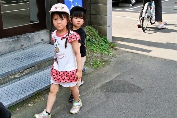 Vì sao trẻ em Nhật Bản lại có thể tự mình đi học?