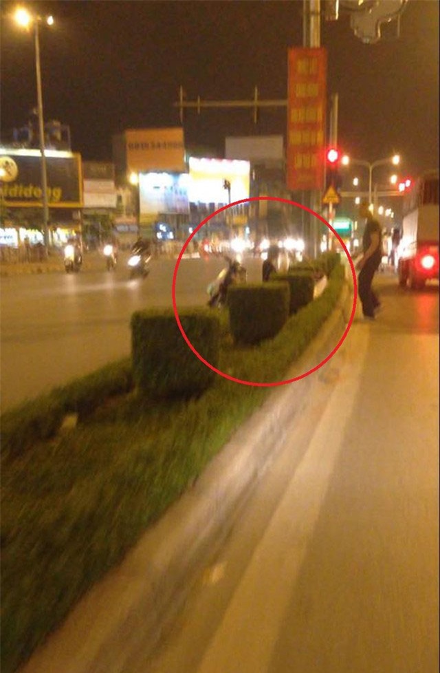 hàng rong, vỉa hè, dải phân cách, quán nước, Hà Nội