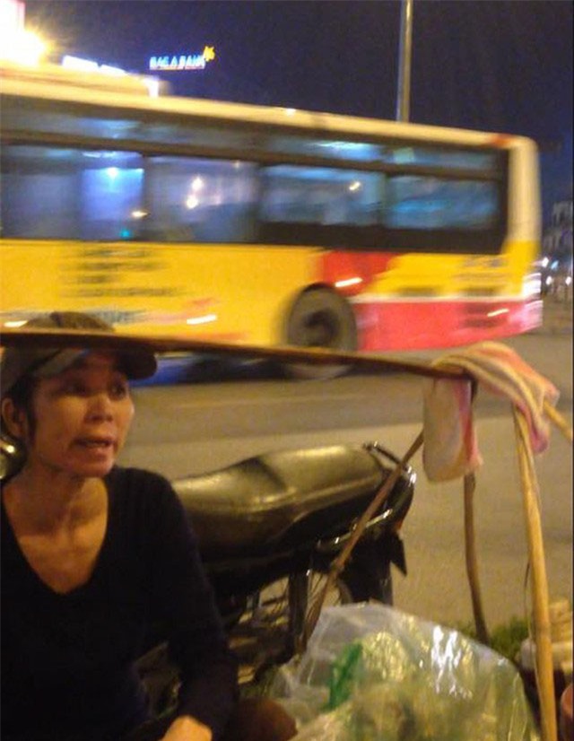 hàng rong, vỉa hè, dải phân cách, quán nước, Hà Nội