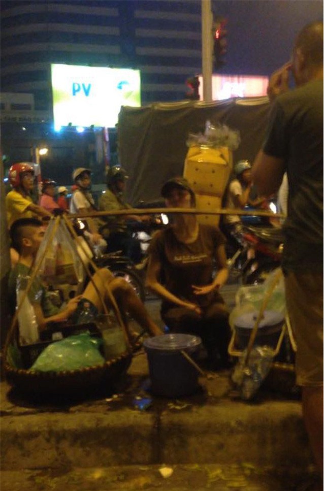 hàng rong, vỉa hè, dải phân cách, quán nước, Hà Nội