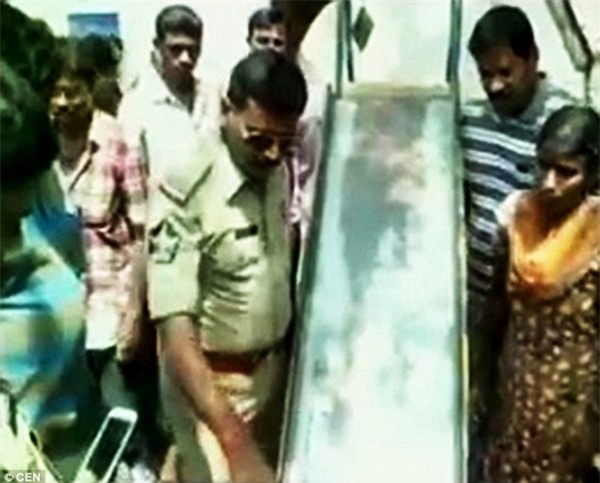 chiếc cầu trượt