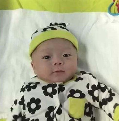 be trai sinh non nho nhu long ban tay song sot ky dieu hinh anh 1