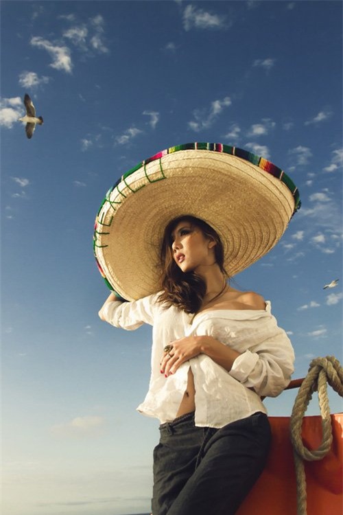 ngan ngo ngam my nhan viet khoe dang tren du thuyen hinh anh 14